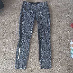 Like new lululemon hit it tight 7/8!!